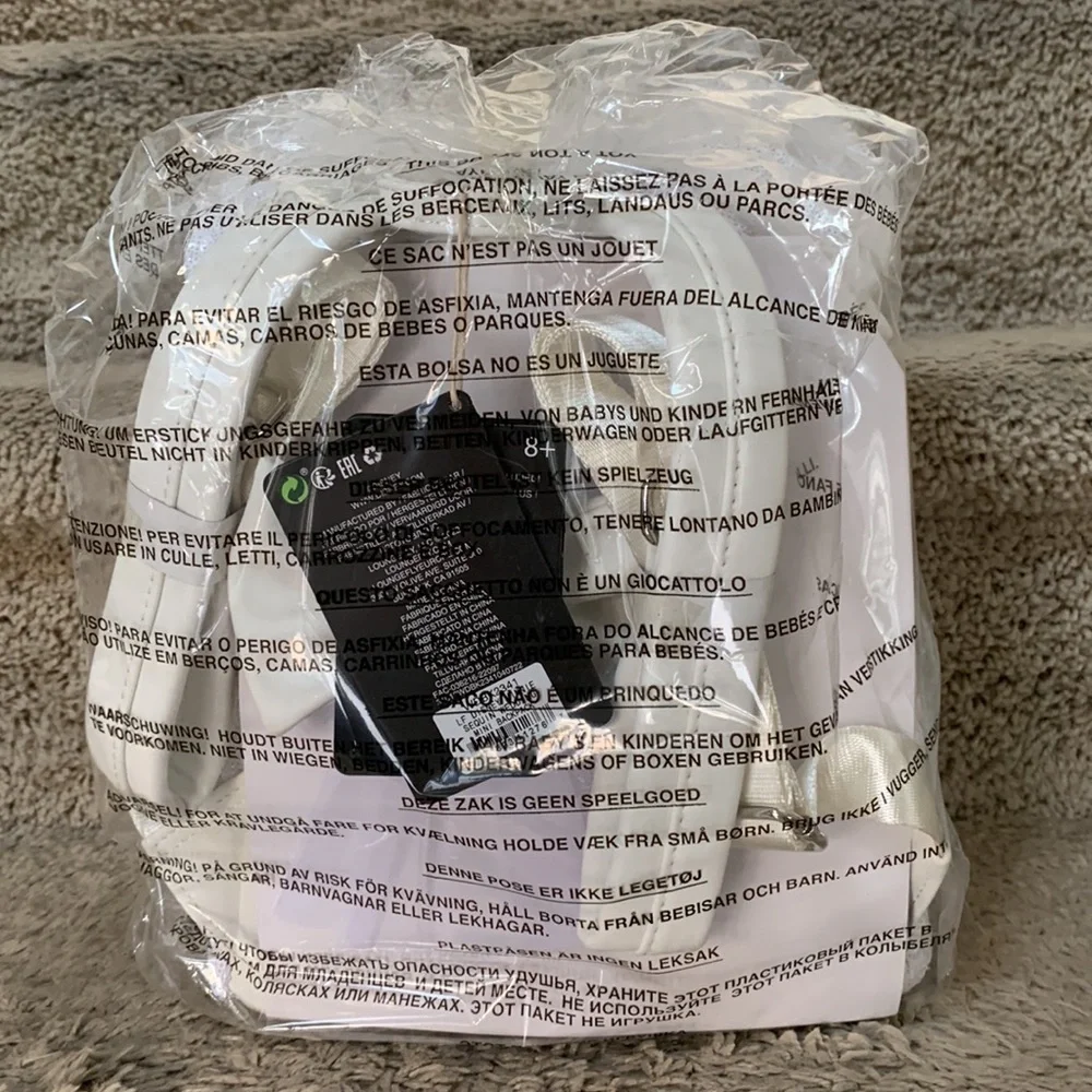 Disney Minnie Mouse back pack. New with tags. - Picture 2 of 2